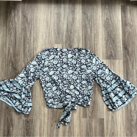 American Eagle Floral Print Bell Sleeve Waist tie Blouse Medium - Picture 3 of 8